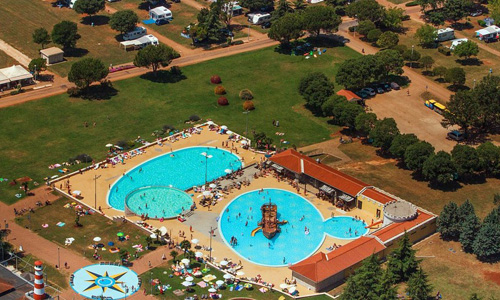 vue aerienne sur la piscine